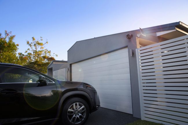 Uniden-AppCamPro-SolarPanel-HouseFront-Black-rgb