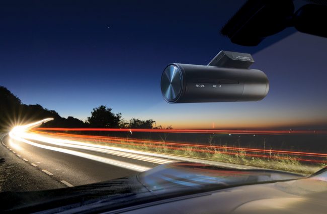 Uniden-DashView-FrontWindow-angle-LowRes-rgb-03