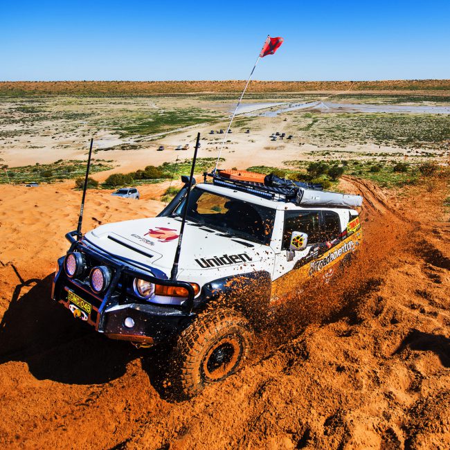 Uniden-Rick_4WD-Sandunes-rgb-mid-crop