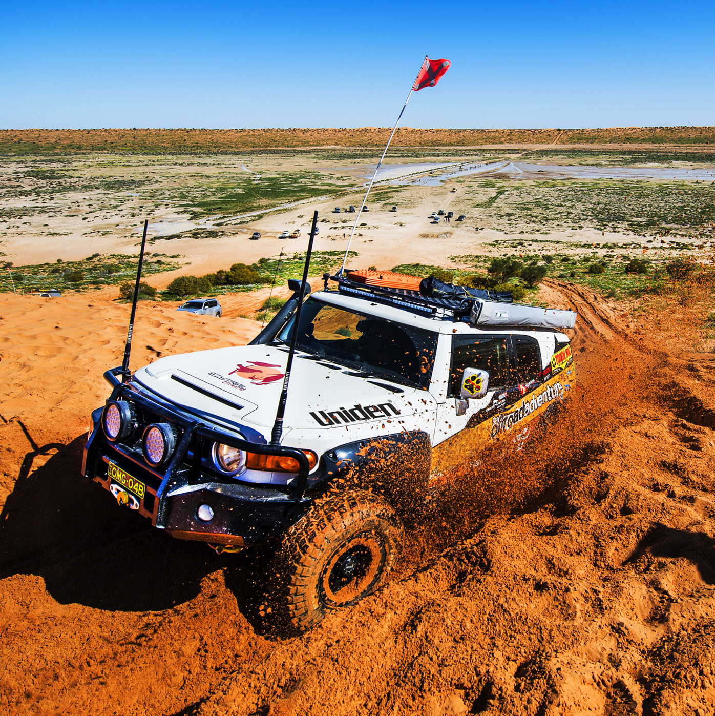Uniden-Rick_4WD-Sandunes-rgb-mid-crop