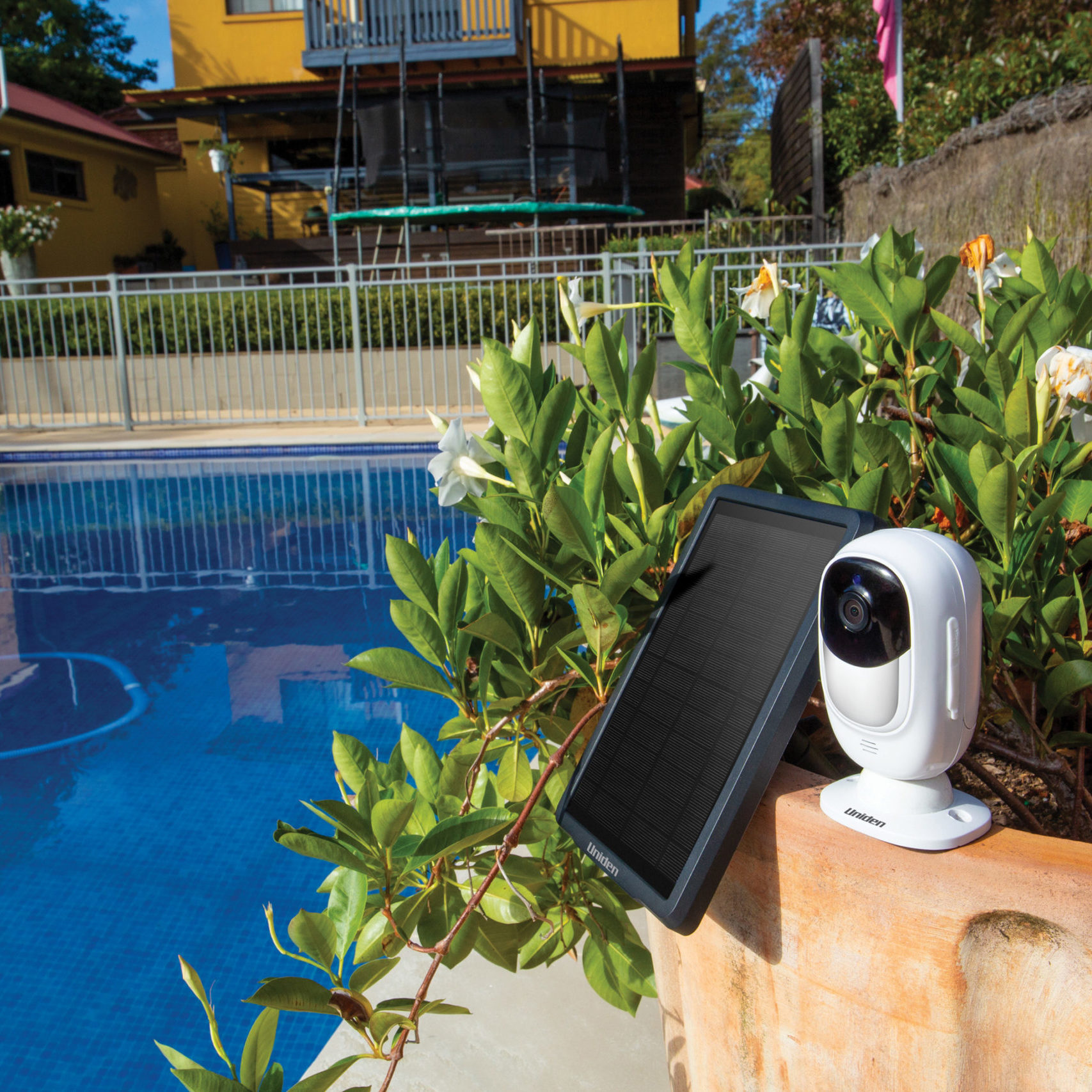 img_app-cam-solo+solar-panel-pool App Cam Solo+ with Solar Panel (SPS-01) next to pool