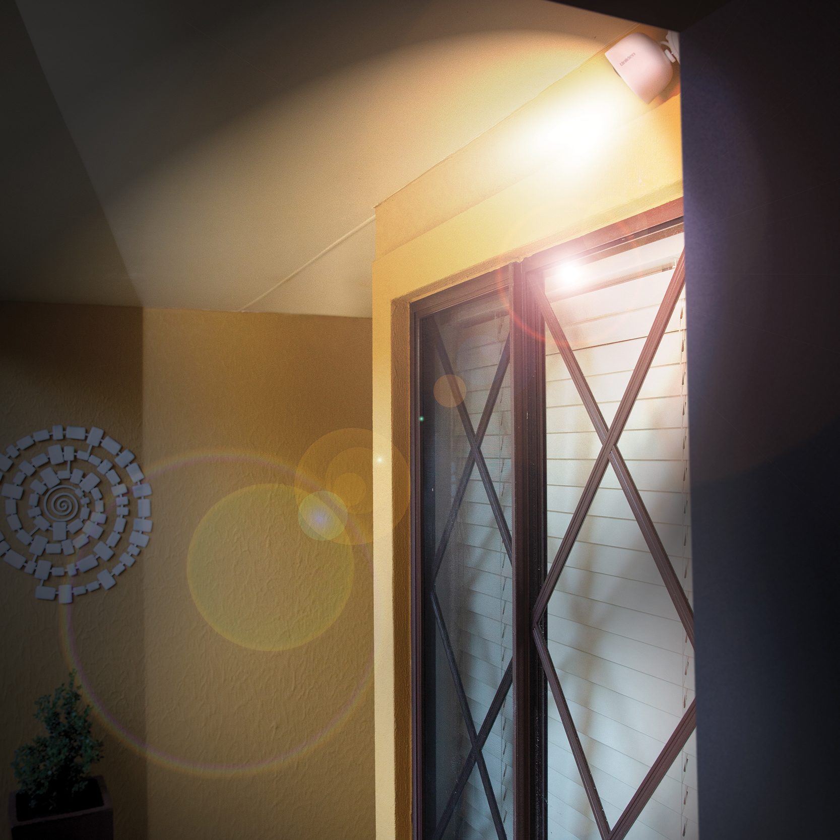 img_app-cam-xlight-eave-entry App Cam XLIGHT overlooking entrance